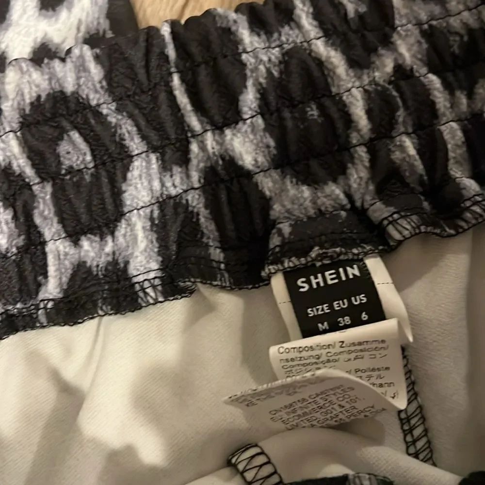 Shein pants - Picture 2 of 2
